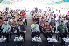 Menteri di Jabatan Perdana Menteri (Hal Ehwal Agama), Dr Zulkifli Hasan (tengah), pada Majlis Perasmian Multaqa Madani Ulama dan Umara Peringkat Zon Utara di Masjid Timah, Permatang Pauh, Pulau Pinang, pada 5 Julai.