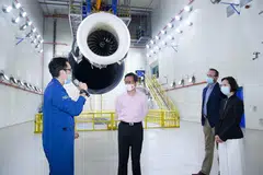 LEBIH BANYAK SOKONGAN: Encik Chan dan Cik Gan, yang melawat prasarana SAESL semalam, mengumumkan Pakej Sokongan Latihan Dipertingkat bagi sektor aeroangkasa, yang menyediakan lebih 13,000 tempat latihan. - Foto MTI