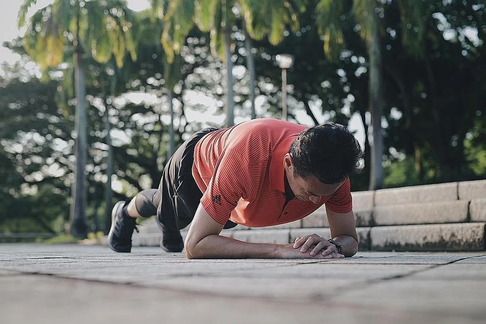 SENAMAN DAPAT PERHATIAN: Video senaman 30 minit sehari Dr Wan Rizal bagi mengurangkan berat badan dan menjaga kesihatan mendapat perhatian meluas. - Foto BH oleh HARITH MUSTAFFA 