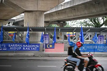 PERTEMBUNGAN HANGAT: Dengan persaingan sengit dijangkakan di Selangor, tiada kepastian siapakah di antara tiga gabungan parti politik utama yang akan berjaya mendapatkan jumlah kerusi Parlimen paling banyak di negeri itu, dengan mereka mempunyai kelemahan masing-masin