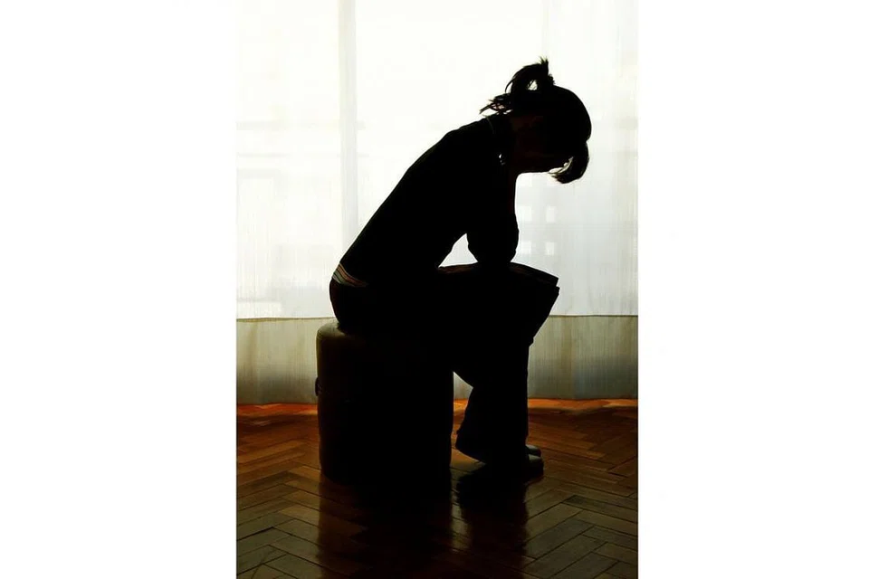 KESIHATAN MENTAL JUGA PENTING: Angkara Covid-19, tekanan boleh berlaku jika hilang pekerjaan atau terpaksa duduk di rumah saja. - Foto fail hiasan