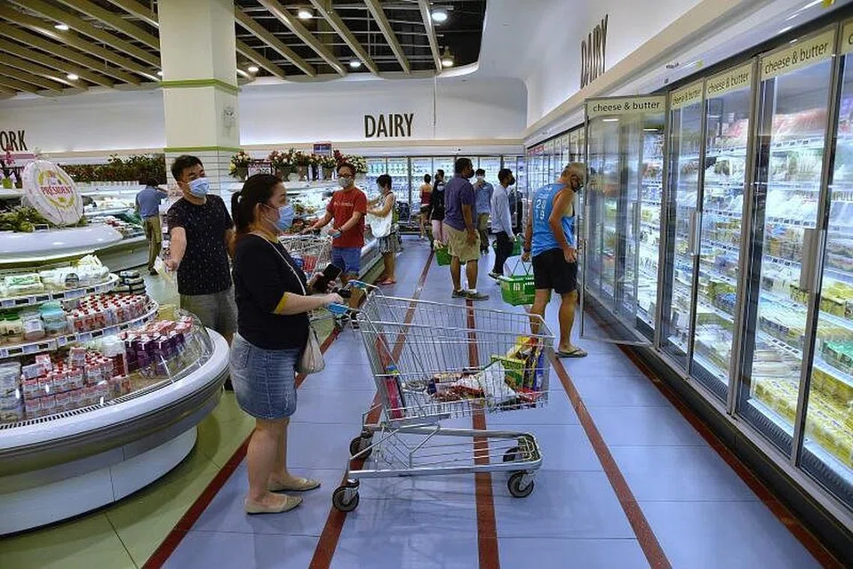 Tiga pasar raya telah disenaraikan sebagai tempat yang dikunjungi pesakit Covid-19 semasa mereka masih lagi berjangkit. - Foto FAIL ST