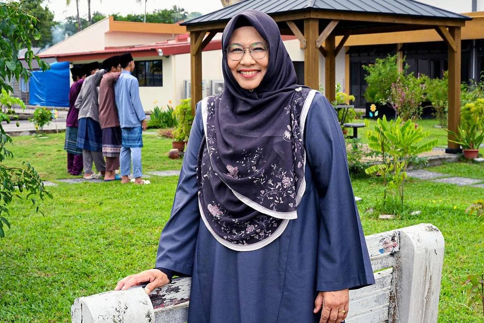 Meskipun terpaksa berkorban masa dengan keluarga dan anak-anak sendiri di rumah, Ketua Rumah Kebajikan Muhammadiyah (RKM), Cik Rahmatunnisa Abdul Majeed, dan kakitangan rumah itu melihat penjagaan anak-anak RKM sebagai satu tanggungjawab dan amanah berat yang perlu dipikul dan dilaksanakan sebaik mungkin.