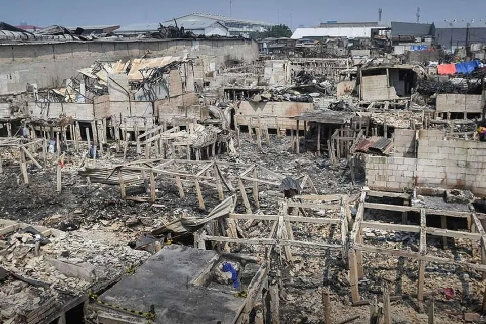 Kebakaran berlaku di kawasan penempatan padat Kapuk Muara pada Jumaat, 6 Jun, memusnahkan sepenuhnya rumah penduduk dan bangunan lain. Tiada kematian dilaporkan, namun kira-kira 1,900 orang terpaksa berlindung di khemah pelarian.