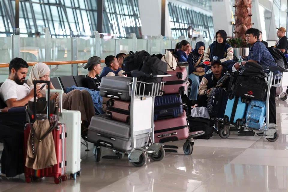 Anak Krakatau, penerbangan dibatalkan, rakyat Singapura