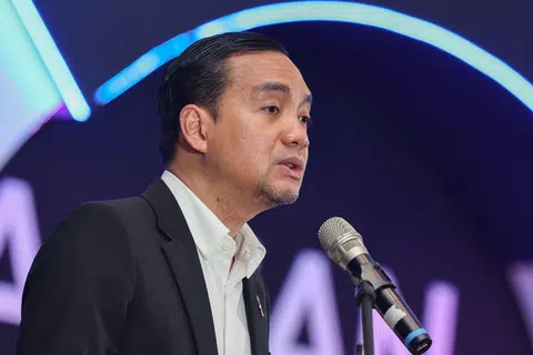 Menteri Besar Johor, Datuk Onn Hafiz Ghazi.