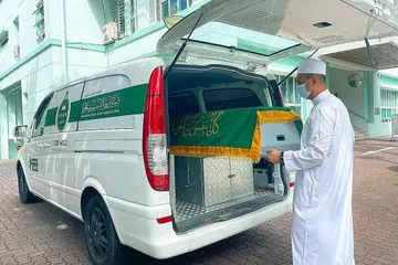 VAN JENAZAH LAMA: COE bagi satu-satunya van jenazah sedia ada MTFA akan luput dalam empat bulan. Ia memerlukan van jenazah baru bagi meneruskan khidmat mengurus dan mengebumikan jenazah Muslim memerlukan yang disediakannya secara percuma. - Foto MTFA
