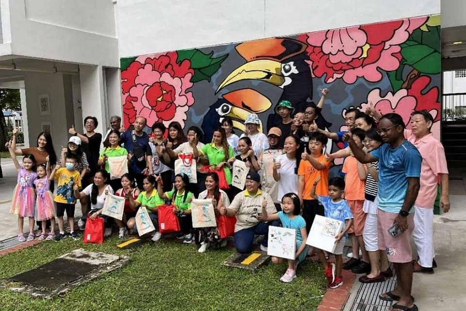 SENI UNTUK PENDUDUK: Pelancaran POTLUCK Zine oleh System Sovereign, pameran komuniti yang sedang berlangsung dari 4 September hingga 6 November di Blok 10 Lor 7 Toa Payoh. - Foto NAC