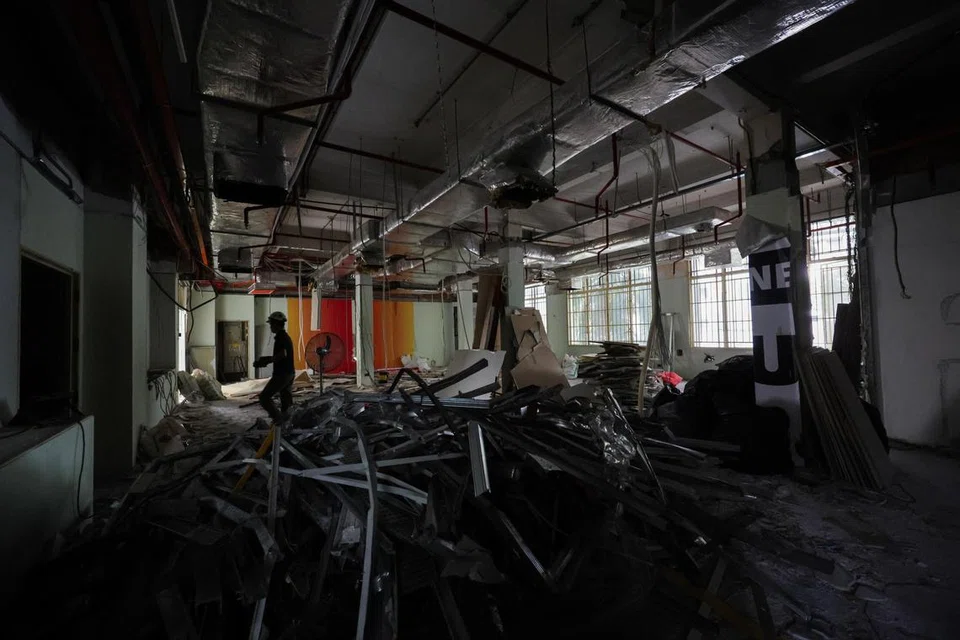 Kerja-kerja pengubahsuaian dijalankan di premis The Foundry di 11 Prinsep Link pada 8 April. 