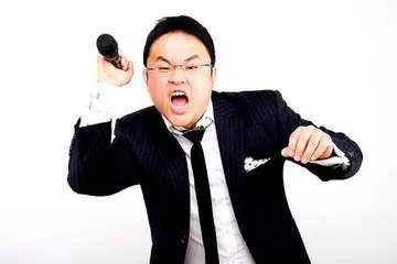 PENAWAR JENAKA SANG DOKTOR: Menerusi rancangan 'stand-up' 'Dr Jason Leong: Hashtag Blessed', anda pasti geli hati dengan humor yang beliau kongsi tentang isu sekeliling. - Foto FACEBOOK DR JASON LEONG
