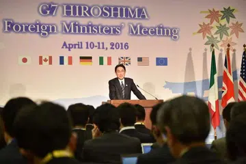 Menteri Luar Jepun, Encik Fumio Kishida, bercakap semasa sidang media mengenai kerusi presiden selepas Mesyuarat Menteri Luar G-7 di Hiroshima, pada 11 April, 2016. 
