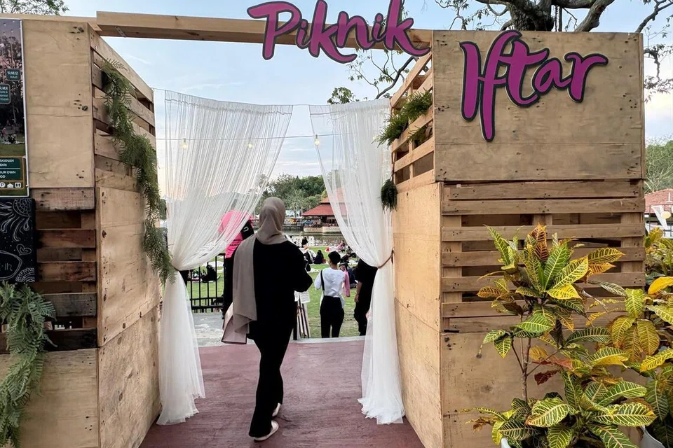 Malaysia, buka puasa, picnic, santai, Putrajaya, Piknik Iftar