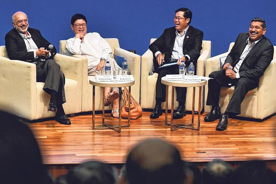 SIMPOSIUM ST GALLEN: (Dari kiri) CEO DBS Group, Encik Piyush Gupta; Presiden NCSS, Cik Anita Fam; CEO Singapore Pools, Encik Seah Chin Siong, menyertai perbincangan panel di Simposium St Gallen Forum Singapura Sabtu lalu. - Foto BH oleh CHONG JUN LIANG