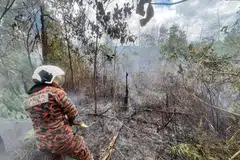 Malaysia, Johor, Mersing, kebakaran, fire, bomba, hujan, rain