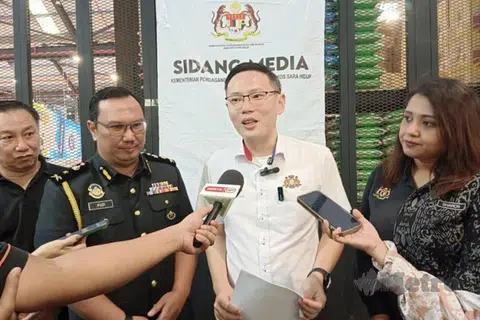 Pengerusi Jawatankuasa Pelaburan, Perdagangan, Hal Ehwal Pengguna dan Sumber Manusia Johor, Encik Lee Ting Han.