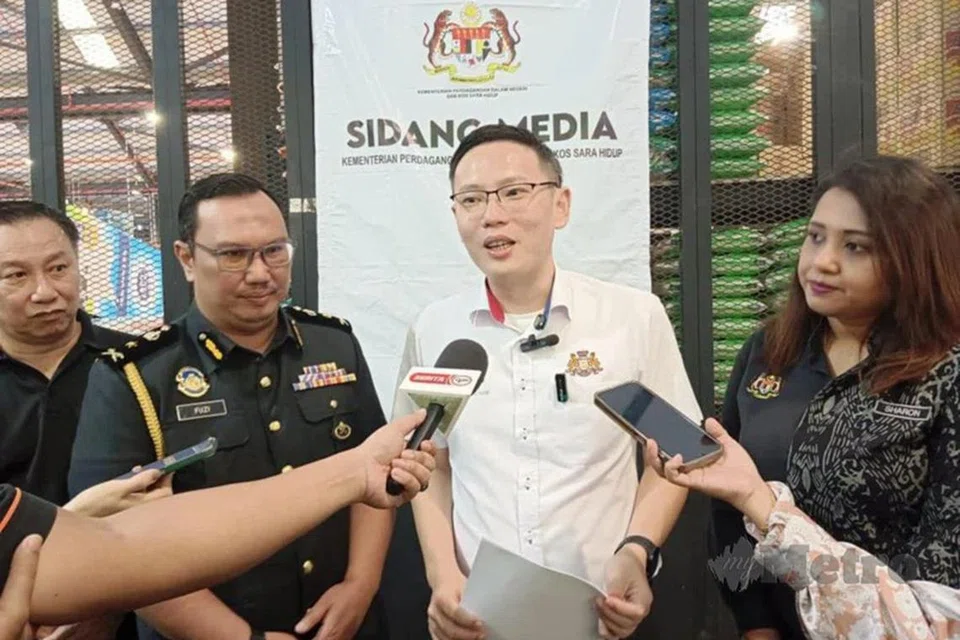 Pengerusi Jawatankuasa Pelaburan, Perdagangan, Hal Ehwal Pengguna dan Sumber Manusia Johor, Encik Lee Ting Han.