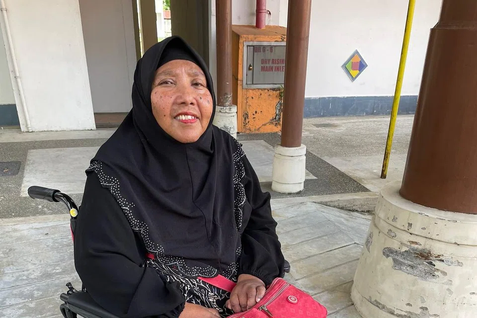 Walaupun kurang upaya, Cik Mazidah Din cekal berdikari dan merupakan Presiden bagi persatuan Kumpulan Orang Cacat Muslim Singapura (KCMS). 