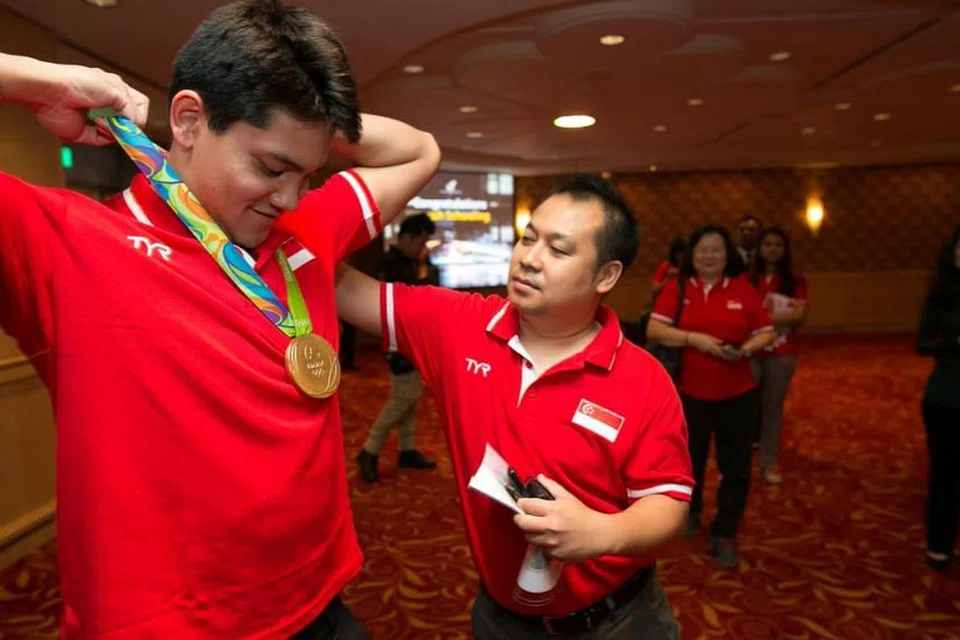 Foto bekas jurucakap Joseph Schooling, Mohamed Hafidz Ja'afar (kanan) ihsan ALVIN TOH