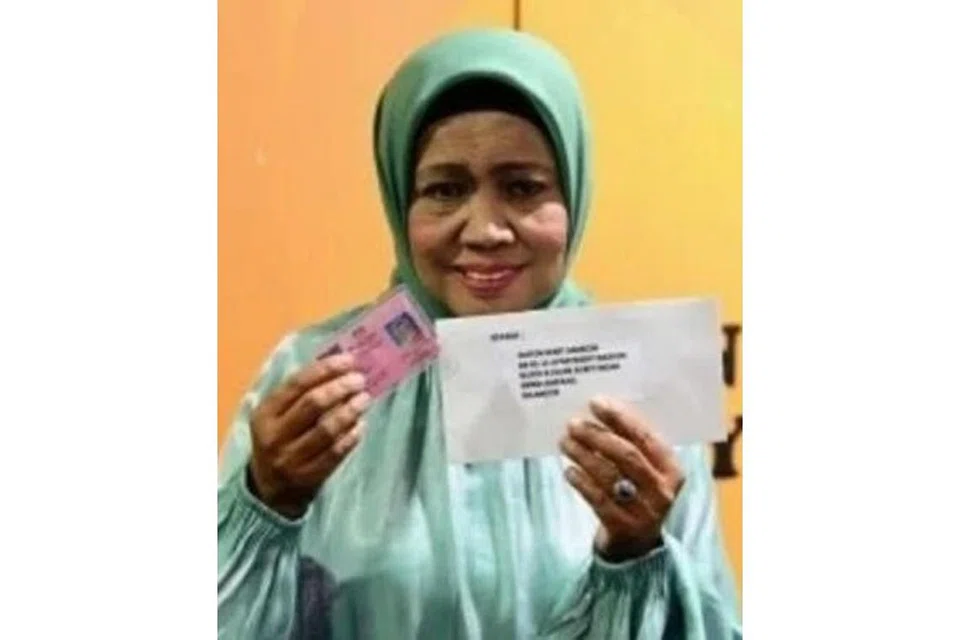 LAYAK TERIMA BANTUAN: Zaiton Sameon kini pemegang n Kad Orang Upaya (OKU). - Foto NST