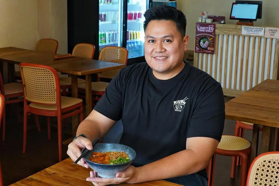 Encik Haris mulakan bisnes makanan dari sebuah gerai di Politeknik Singapura sebelum melangkah memulakan restorannya yang pertama, Kulon. 