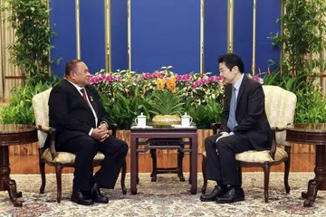 Menteri Ehwal Luar dan Kerjasama Timor-Leste, Encik Bendito dos Santos Freitas (kiri), mengadakan pertemuan dengan Perdana Menteri Singapura, Encik Lawrence Wong (kanan), pada 27 Jun.