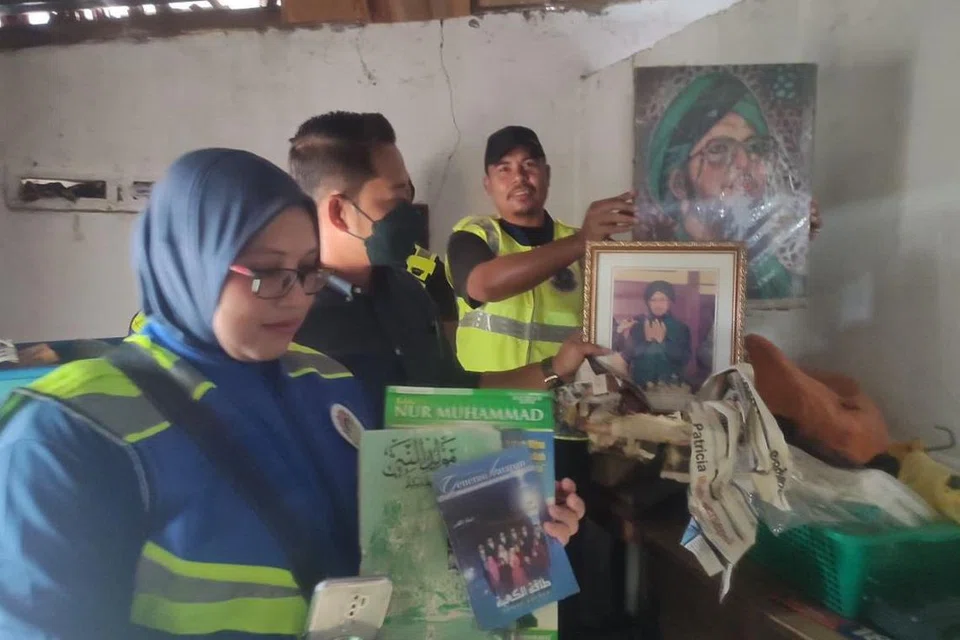 Antara bahan penerbitan dan bacaan terkait ajaran sesat Al-Arqam ditemui di rumah amal dan sekolah dikaitkan dengan Global Ikhwan Service and Business Holdings (GISBH) di Gong Kulim, Pasir Puteh, Kelantan, dalam serbuan oleh pihak berkuasa pada 24 September.