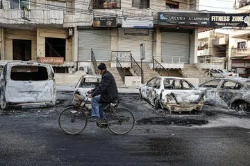 Pertempuran antara pasukan pemerintah dengan kumpulan penyokong rejim mantan Presiden Bashar al-Assad di Jableh, bandar Latakia, Syria, pada 9 Mac telah membunuh lebih 1,000 orang dan merosakkan harta benda termasuk kenderaan.