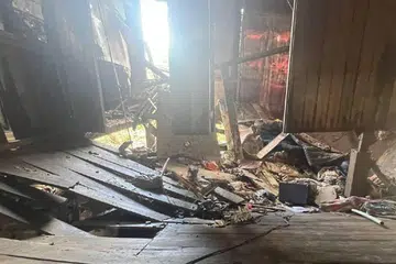 Bahagian ruang tamu dan bilik rumah Cik Jalina Abdullah runtuh akibat banjir di Kampung Shukor, Hulu Dungun, Terengganu.