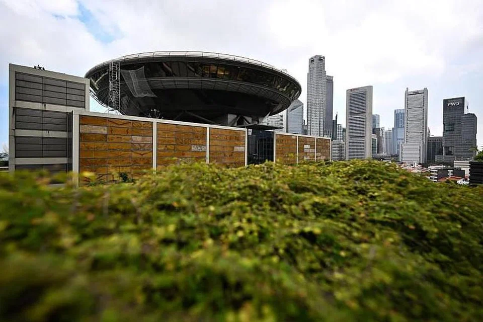 Seorang ibu gagal memberi alasan yang meyakinkan untuk mengeluarkan nama anak perempuannya sebagai pemilik bersama flat HDB mereka. 