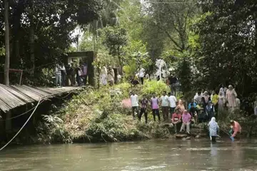 Malaysia, titi, majlis perkahwinan, roboh, Kuala Krai, wedding, guests, bridge