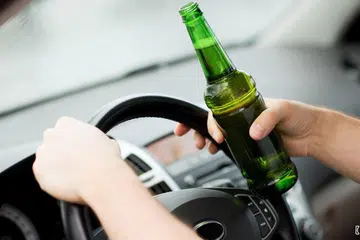 MEMBAHAYAKAN: Memandu dalam keadaan mabuk membahayakan, hingga boleh membawa maut. Maka itu, usaha seperti operasi sekatan jalan raya dijalankan oleh Polis Trafik bagi membanteras isu memandu dalam keadaan ‘mabuk’. 