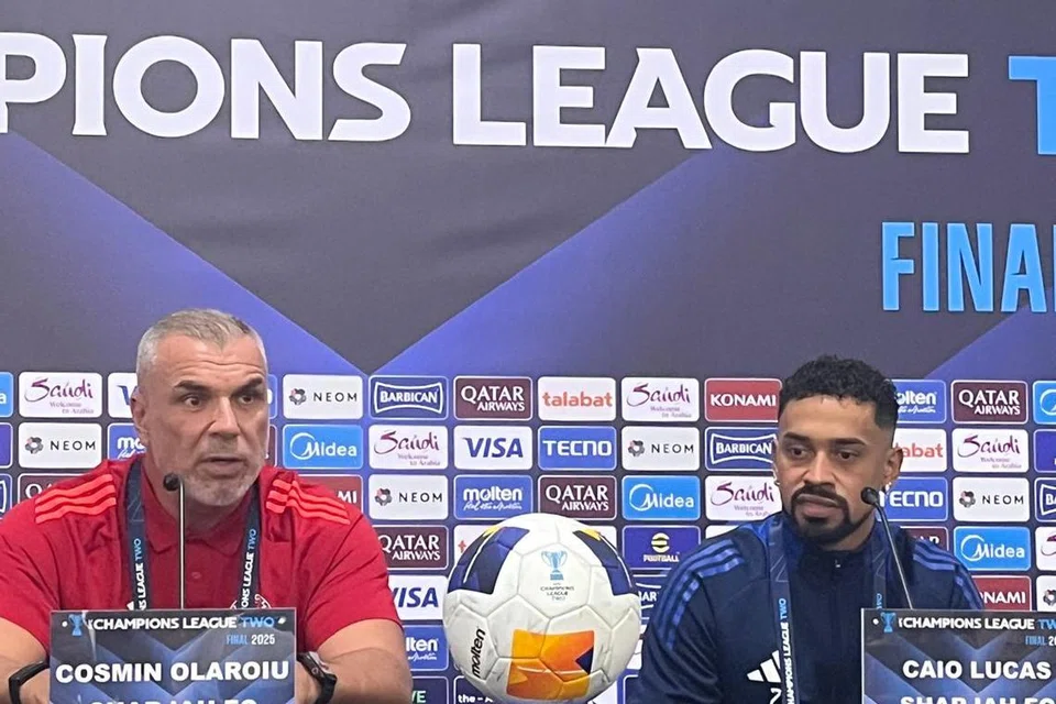 Jurulatih Sharjah FC, Cosmin Olaroiu (kiri) akui Lion City Sailors merupakan pasukan yang kuat serta menyifatkan Sailors sebagai pasukan yang amat teratur, bijak memanfaatkan ruang dan merupakan pesaing yang agak sukar untuk diatasi. 