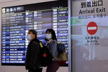 MULA TIBA: Pelancong asing yang tiba di Lapangan Terbang Antarabangsa Haneda Tokyo semalam. - Foto REUTERS