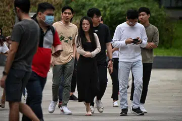KOMITMEN KEWANGAN: Lebih separuh yang ditinjau di beberapa negara termasuk Singapura dan Thailand menyatakan komitmen mereka untuk mengetepikan wang untuk kecemasan berkenaan kesihatan dan pendapatan. 