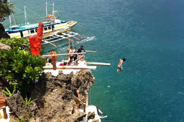 LAUTAN BIRU: Mereka yang mengunjungi Boracaypasti kagum dengan keindahan lautnya yang biru dan jernih.