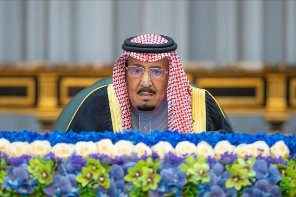 Raja Arab Saudi, Raja Salman menghantar 1.2 juta naskhah al-Quran dalam pelbagai ukuran dan 79 bahasa ke 45 negara di seluruh dunia sempena Ramadan sebagai sebahagian daripada program sumbangan Penjaga Dua Masjid Suci.