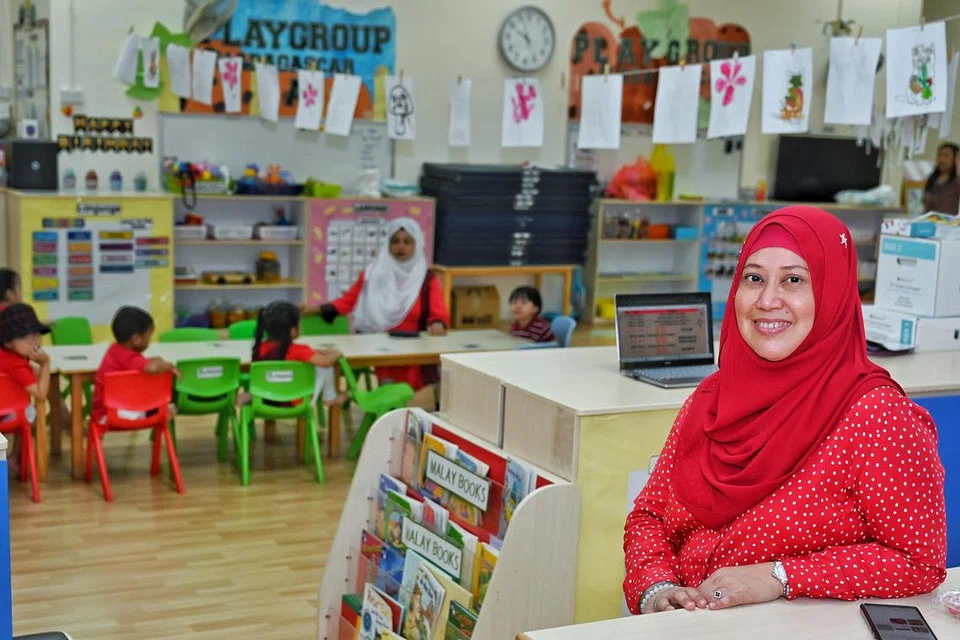 BELUM MAHU BERSARA: Cik Yong Rafidah Mohamed Nor mendapatkan Diploma Lanjutan Kepimpinan Awal Kanak-kanak (ADECL) pada usia 56 tahun dan kini memegang jawatan Pengetua Pusat di Pusat Penjagaan Kanak-Kanak Huda di Woodlands.