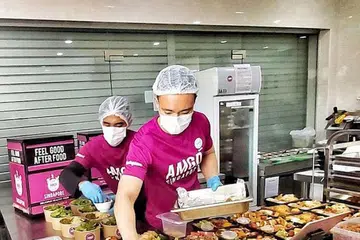 TARIK PEKERJA BARU: Syarikat AMGD Global, yang menyediakan makanan sihat dalam talian, ingin menambah lebih ramai pekerja termasuk cef dan pembuat roti.- Foto AMGD GLOBAL 