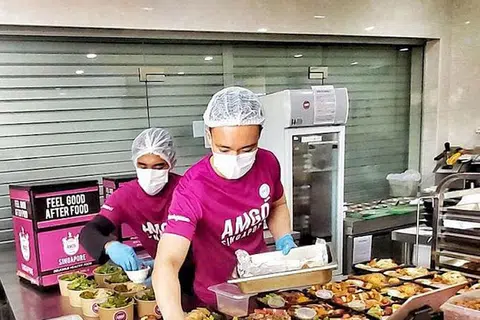 TARIK PEKERJA BARU: Syarikat AMGD Global, yang menyediakan makanan sihat dalam talian, ingin menambah lebih ramai pekerja termasuk cef dan pembuat roti.- Foto AMGD GLOBAL 