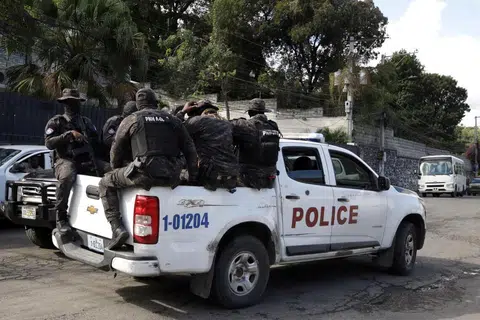 Pasukan keselamatan Haiti menjalankan rondaan bagi mencegah keganasan yang dilakukan oleh kumpulan gang di ., February 6, 2026. REUTERS/Egeder Pq Fildor/File Photo