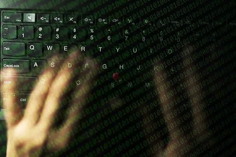 PROGRAM JAHAT: Terdapat virus komputer seperti ‘Keylogger’ yang boleh merakamkan setiap ketukan kekunci dengan niat mencuri kata laluan atau maklumat peribadi