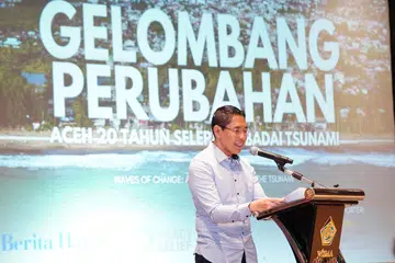 Dr Maliki Osman memberi ucapan sempena sesi tayangan khas dokumentari Berita Harian mengenai Aceh, pada 2 Januari, di Wisma Geylang Serai.
