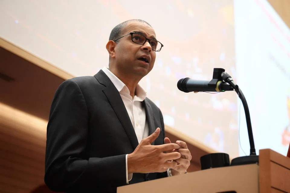 Menteri Negara Kanan (Kesihatan merangkap Penerangan dan Pembangunan), Dr Janil Puthucheary, berucap di Sidang Aids Singapura ke-14 pada 30 November.