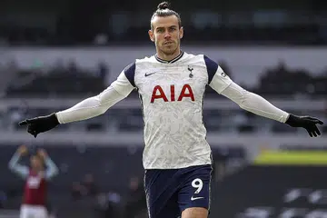 BERBISA: Pemain Tottenham Gareth Bale meraikan jaringan ketika aksi Liga Perdana England menentang Burnley di Stadium Tottenham Hotspur. - Foto EPA-EFE