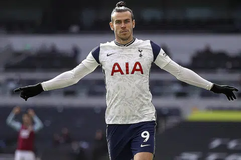 BERBISA: Pemain Tottenham Gareth Bale meraikan jaringan ketika aksi Liga Perdana England menentang Burnley di Stadium Tottenham Hotspur. - Foto EPA-EFE