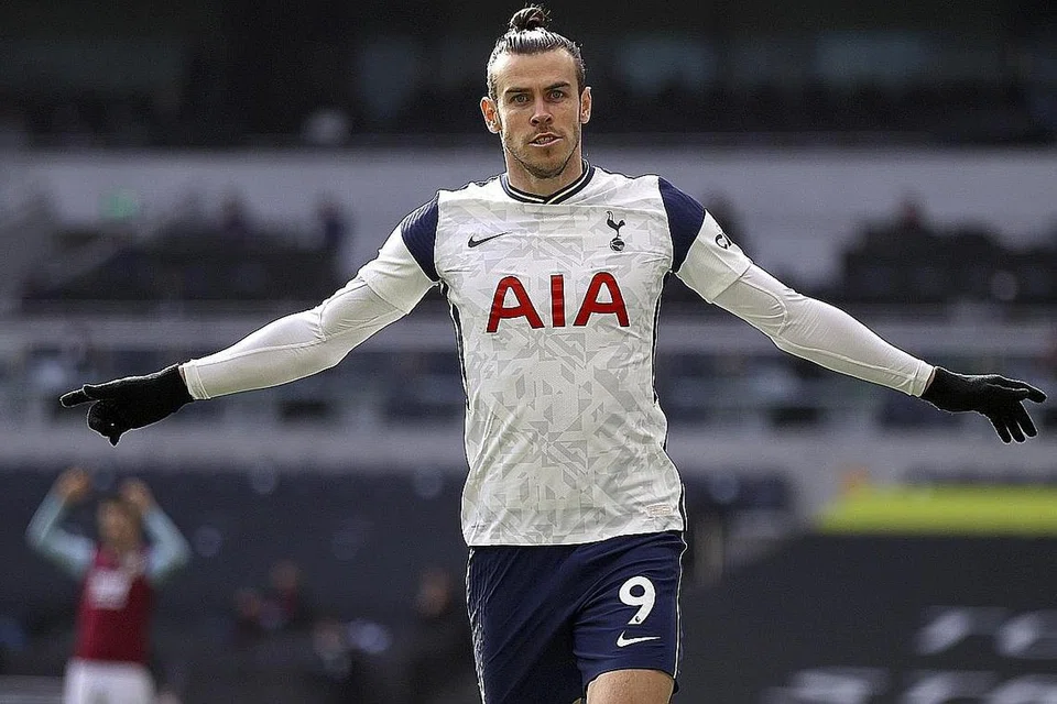 BERBISA: Pemain Tottenham Gareth Bale meraikan jaringan ketika aksi Liga Perdana England menentang Burnley di Stadium Tottenham Hotspur. - Foto EPA-EFE