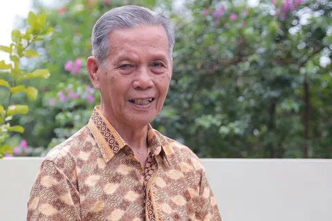 TERIMA ANUGERAH TERTINGGI MUIS: Encik Shafawi menyatakan apa jua sumbangannya sepanjang hayat adalah ikhlas dan demi memajukan masyarakat. - Foto BM oleh JASON QUAH