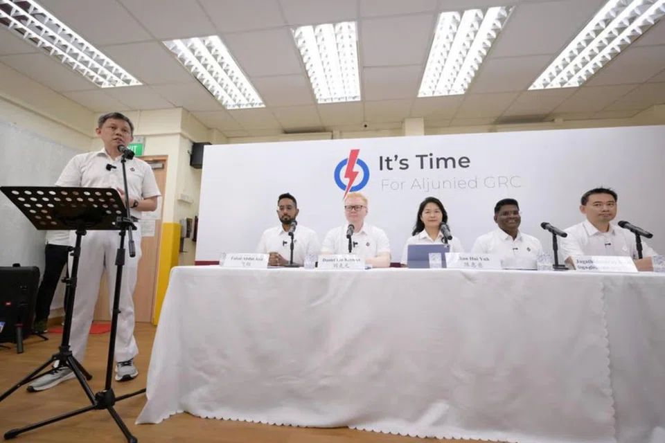 Menteri Pendidikan, Encik Chan Chun Sing (paling kiri) memperkenal bakal calon PAP di GRC Aljunied bagi GE2025, (dari kiri) Dr Faisal Abdul Aziz, Encik Daniel Liu, Cik Chan Hui Yuh, Encik Jagathishwaran Rajo dan Dr Adrian Ang.