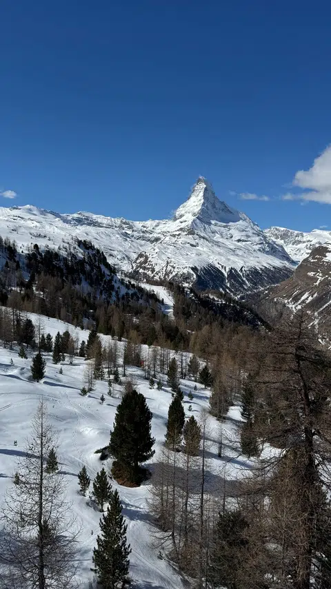Pemandangan Matterhorn di Switzerland.