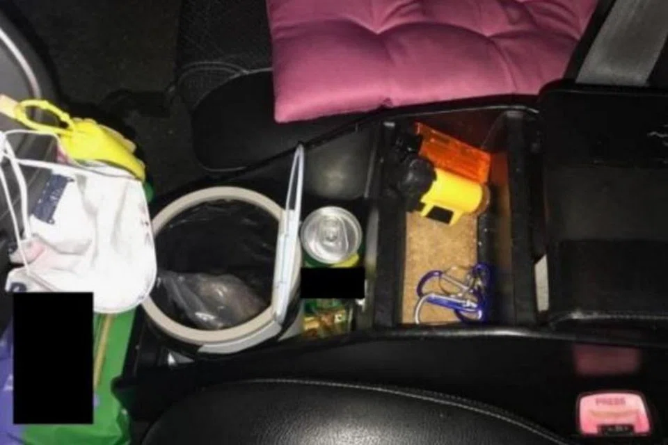 Pelbagai peralatan dadah dan heroin ditemui dalam kenderaan seorang wanita warga Singapura berusia 43 tahun pada 5 April. 